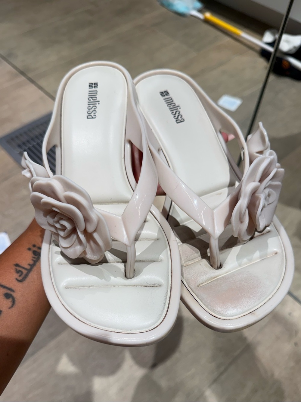 Melissa Women's Pale Pink Floral Thong Sandals